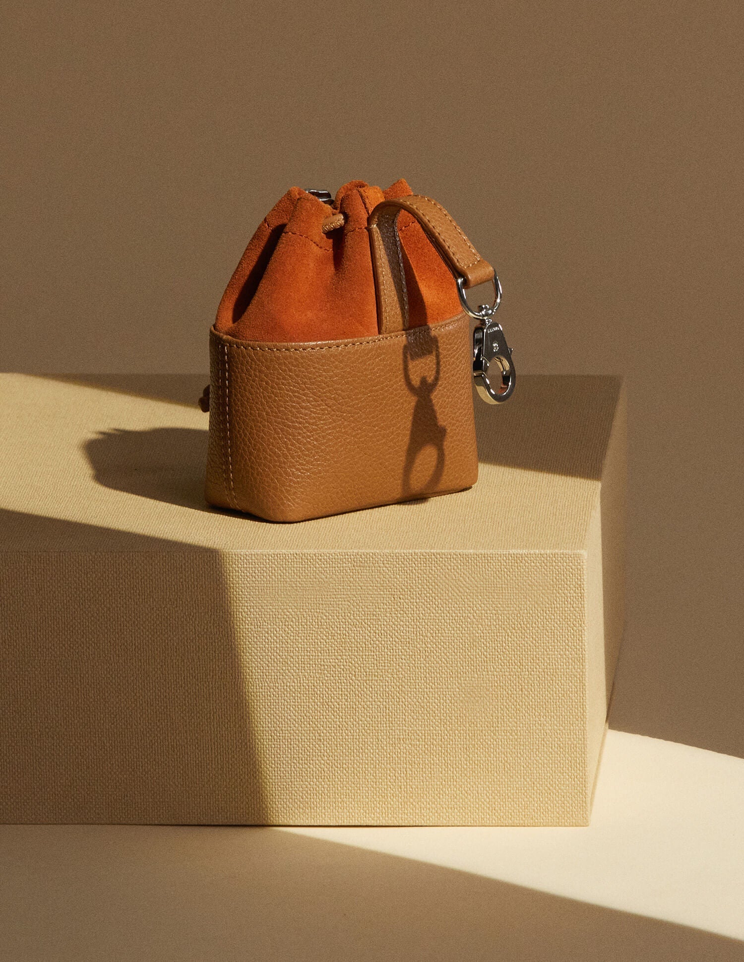 The Nue — Porta-Sacos e Snacks da PAGERIE — detalhe