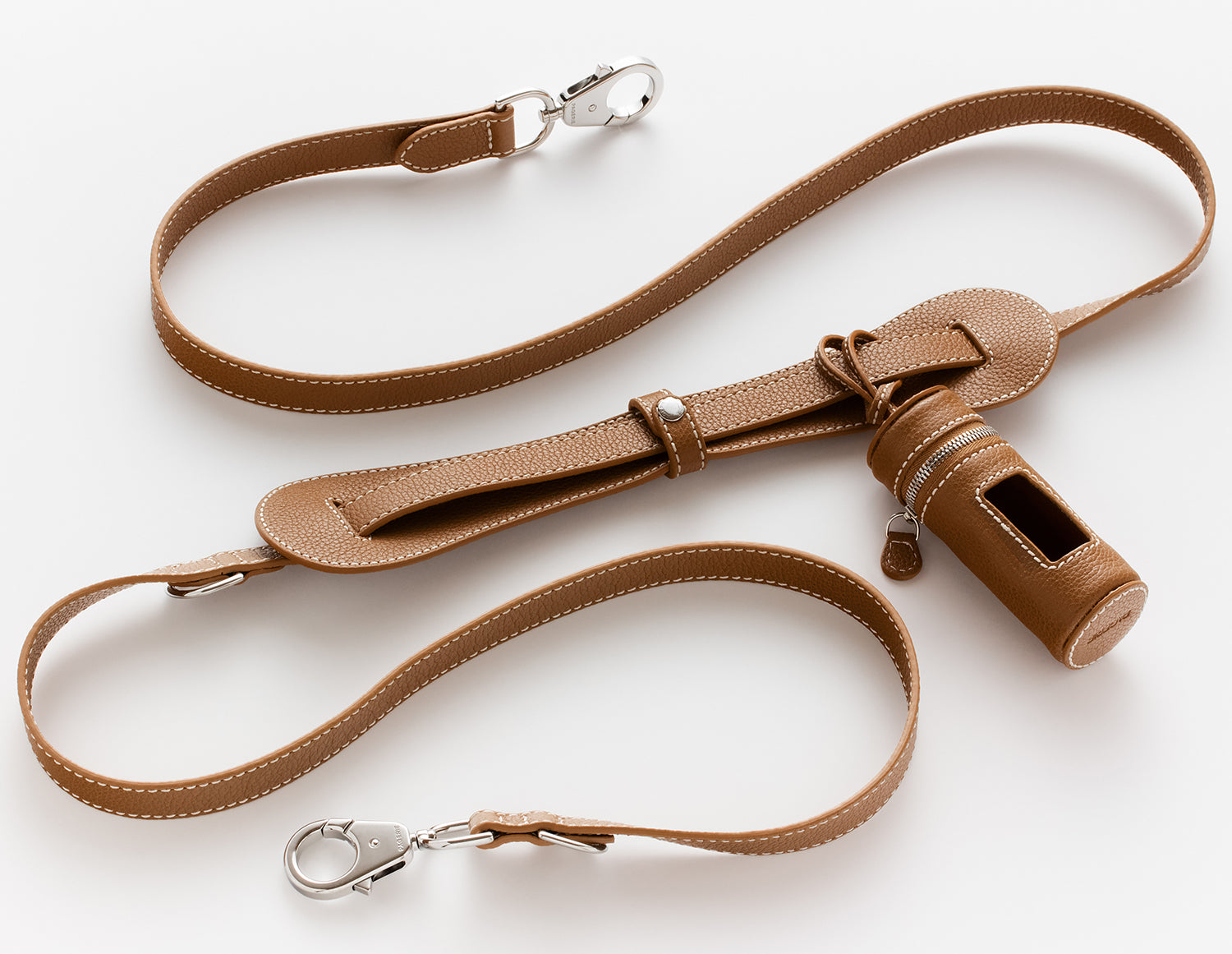 The Tascher — Trela em Pele da PAGERIE em cor castanha Saddle — detalhe