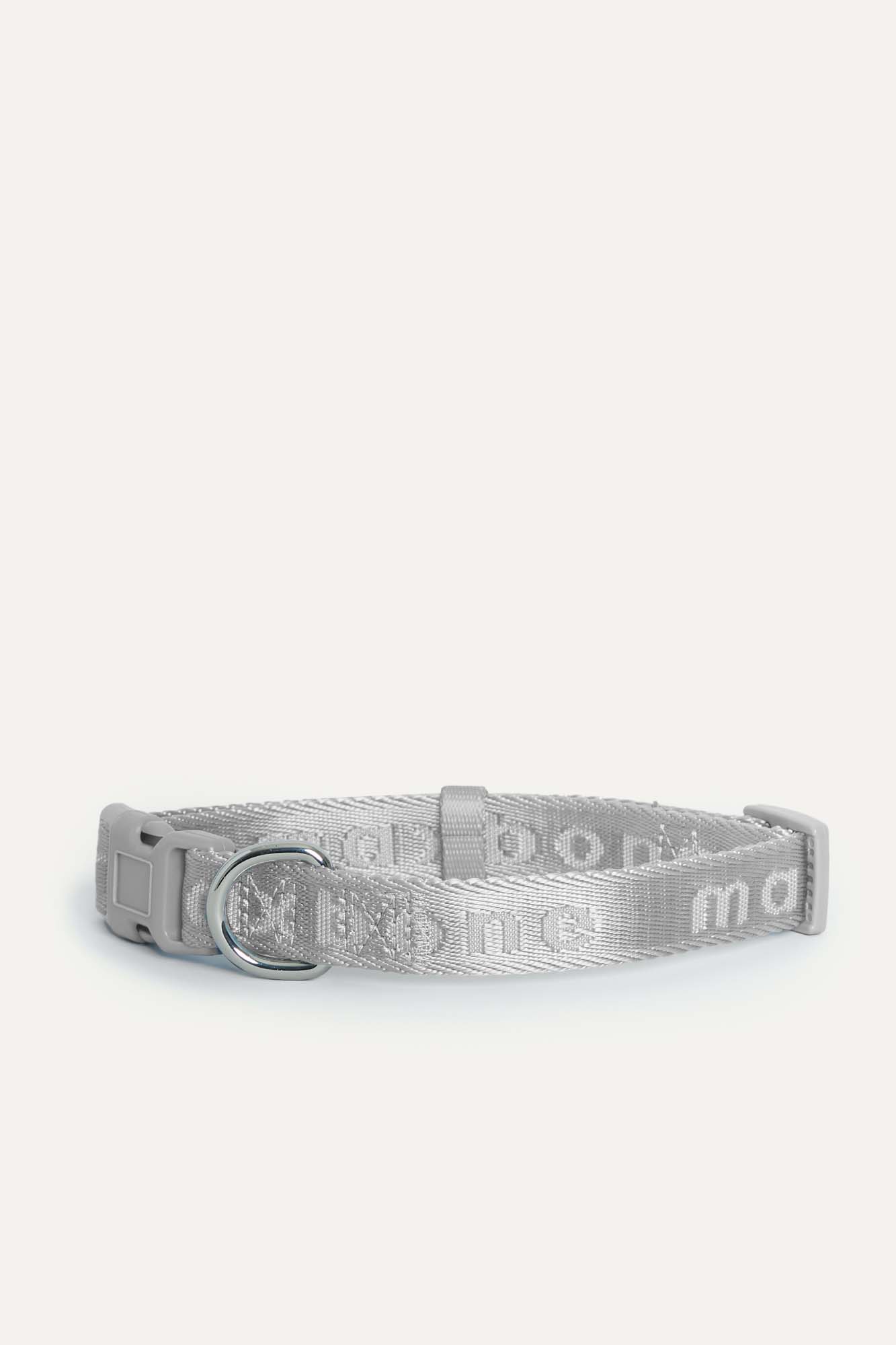 Coleira Signature Collar premium da Maxbone em Light Gray — detalhe da textura (26)